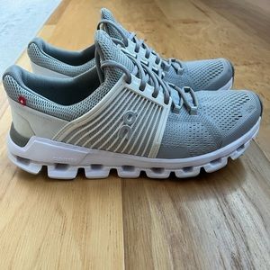 Women’s On Cloudswift, grey & white size 7.5